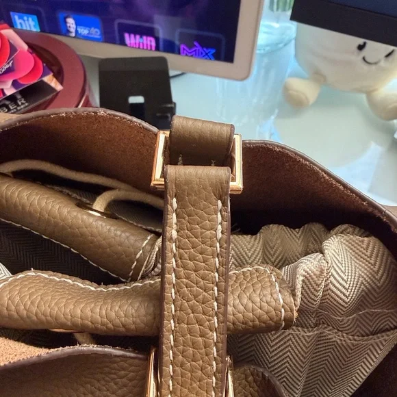 Elegant Brown faux Leather Tote Bag. - Picture 2 of 8